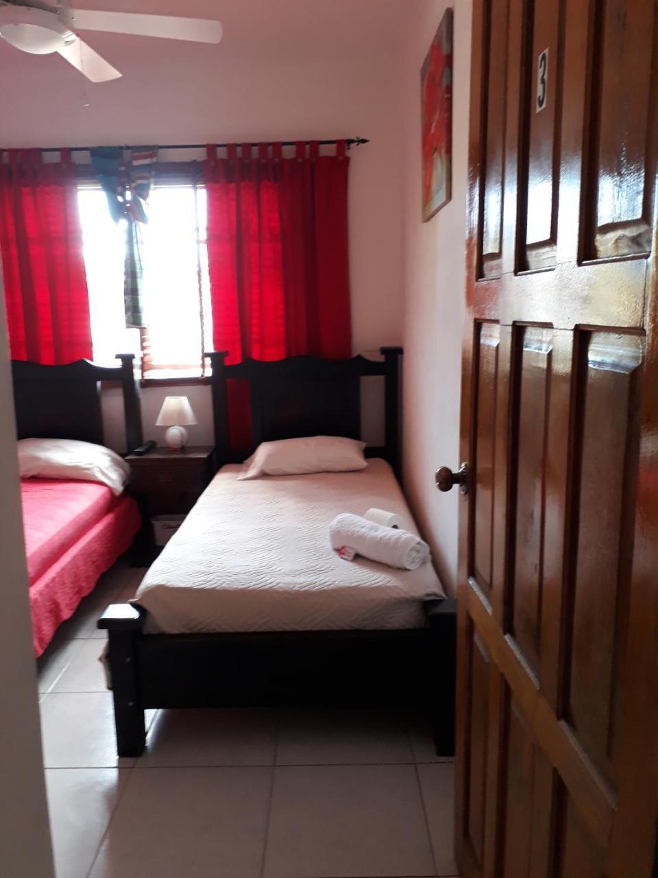 Hostal Compostela Inn Давид Екстериор снимка